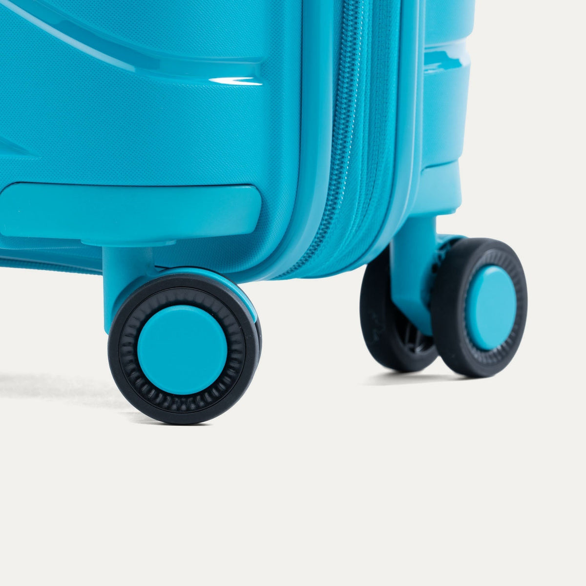 Atlantic®  Carry-On / Medium Check-In Hardside Set
