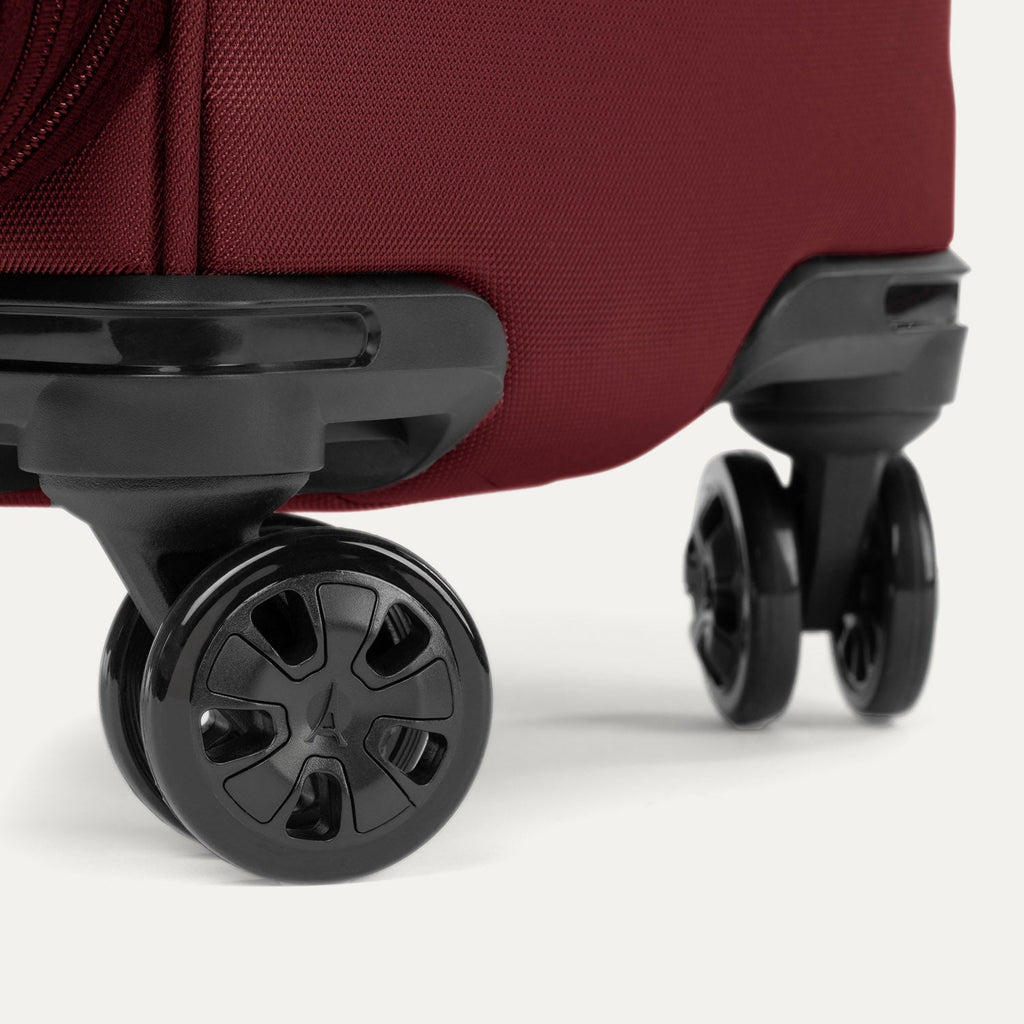 Crew™ Classic Large Check-In Spinner