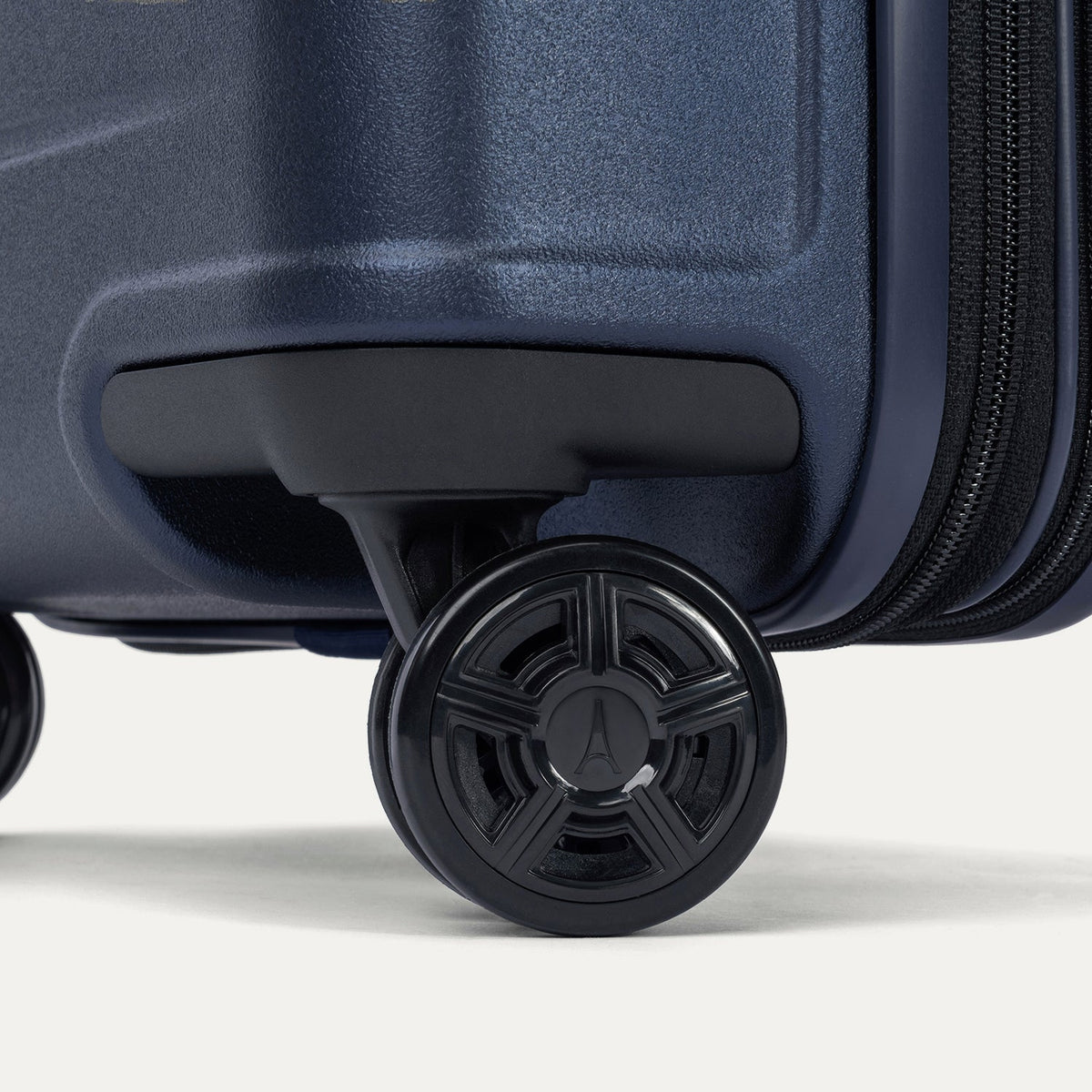 Platinum® Elite Large Check-In Hardside Spinner