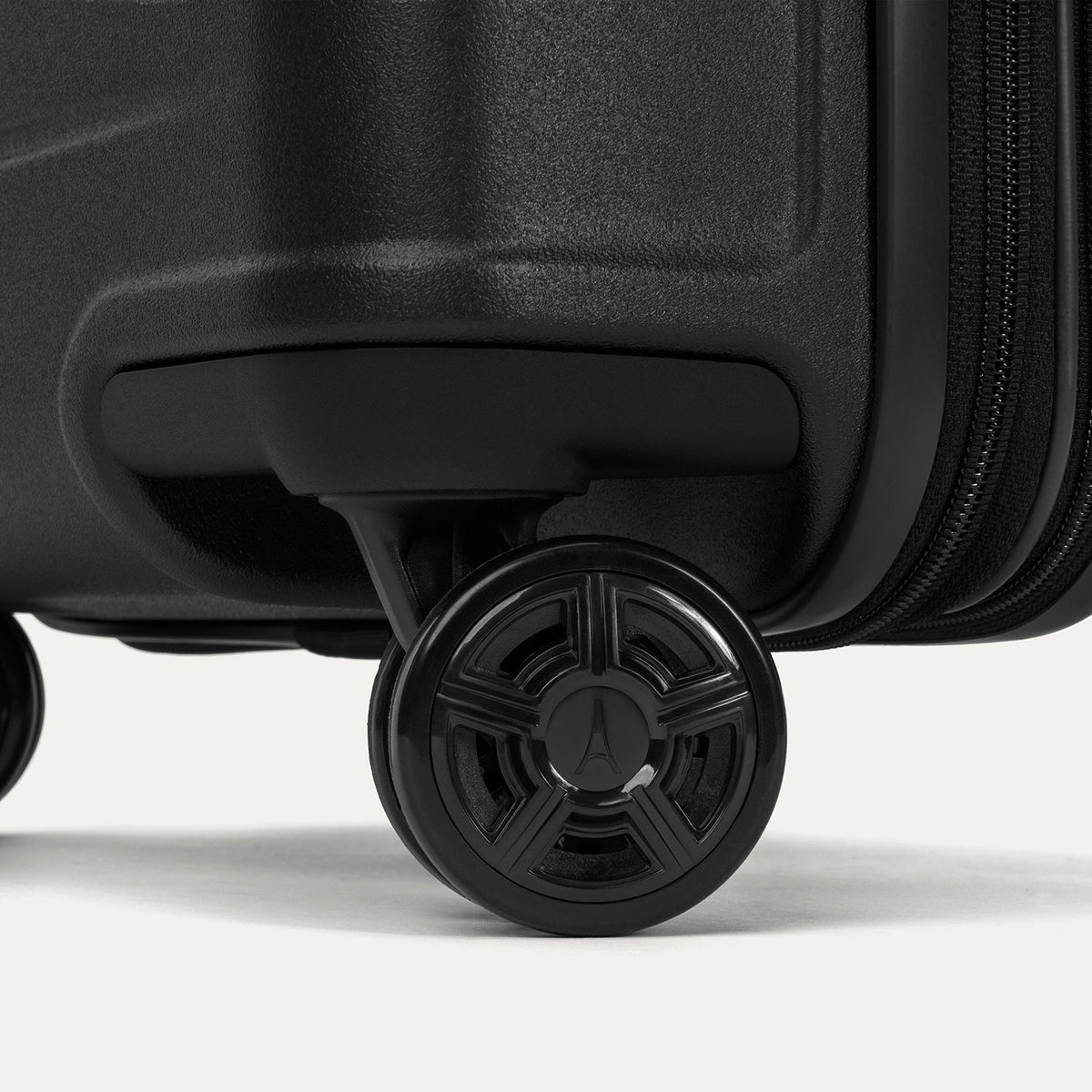 Platinum® Elite Medium Check-In Hardside Spinner