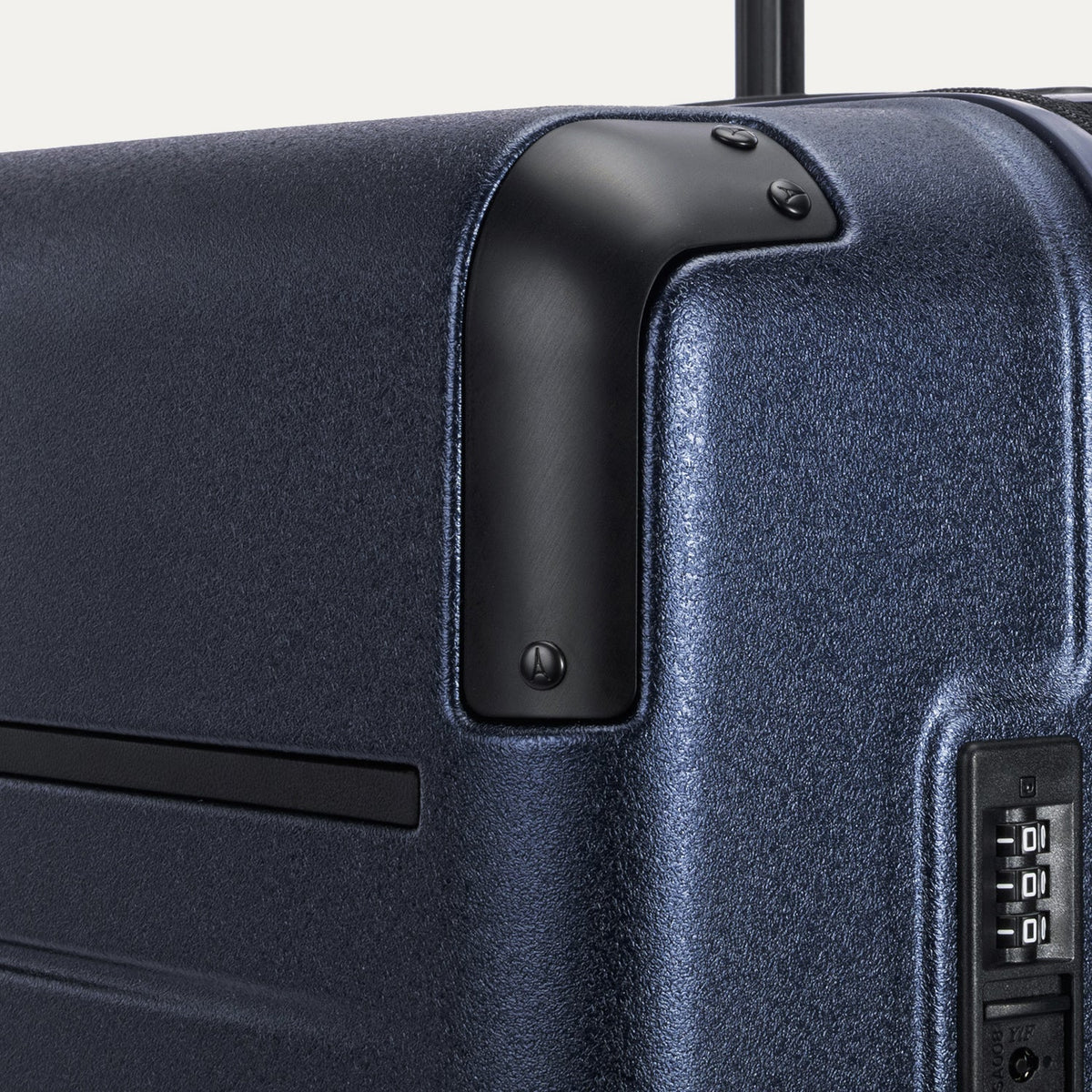 Platinum® Elite Medium Check-In Hardside Spinner