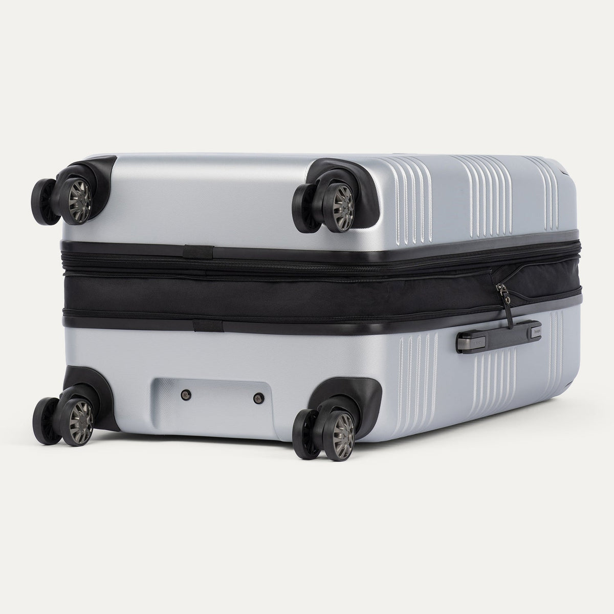 Roundtrip® Medium Check-in Expandable Spinner