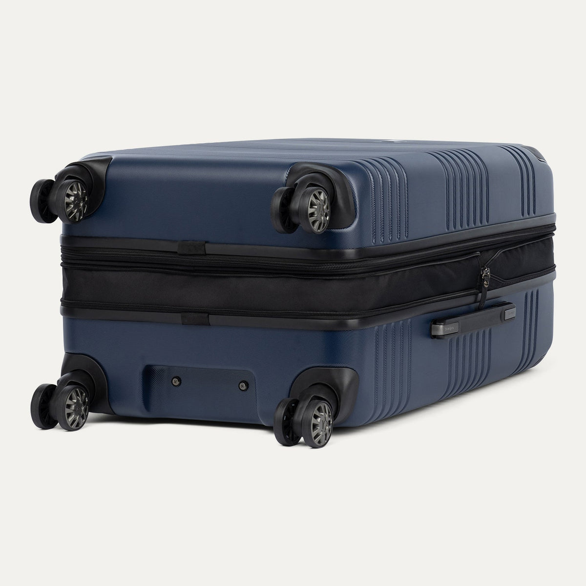 Roundtrip® Medium Check-in Expandable Spinner
